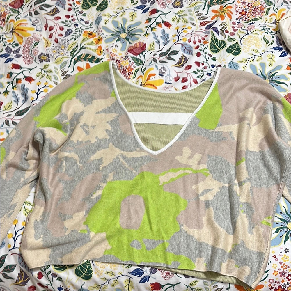 Daily Practice Floral Patterned Sweater - Green and Beige - Picture 2 of 3
